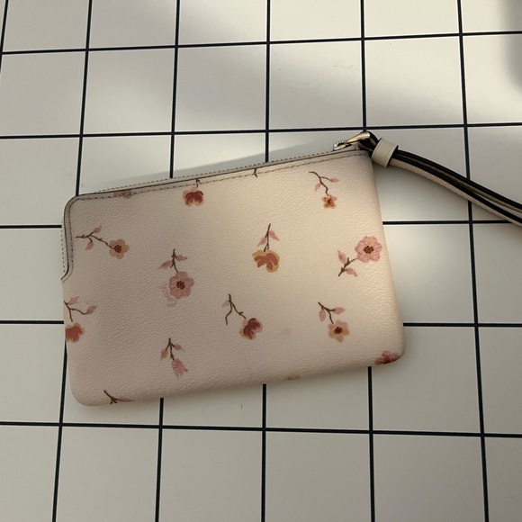 Coach Floral Wristlet🤍 - Picture 3 of 4